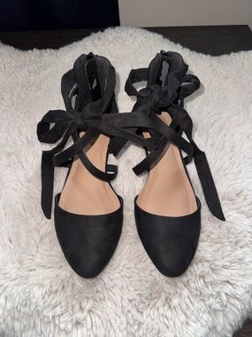 Torrid Ankle Tie Almond Closed Toe Flats Women’s Size 8.5 Wide Black Faux Suede